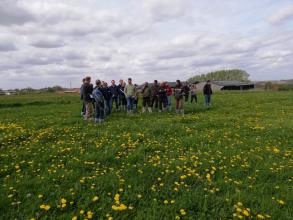 Le groupe de participants au Coin de Prairie de BioWallonie chez Dominique Moulin