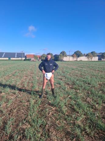Thibault Lamérand lors de l'enterrement d'un slip pour l'opération Test du Slip